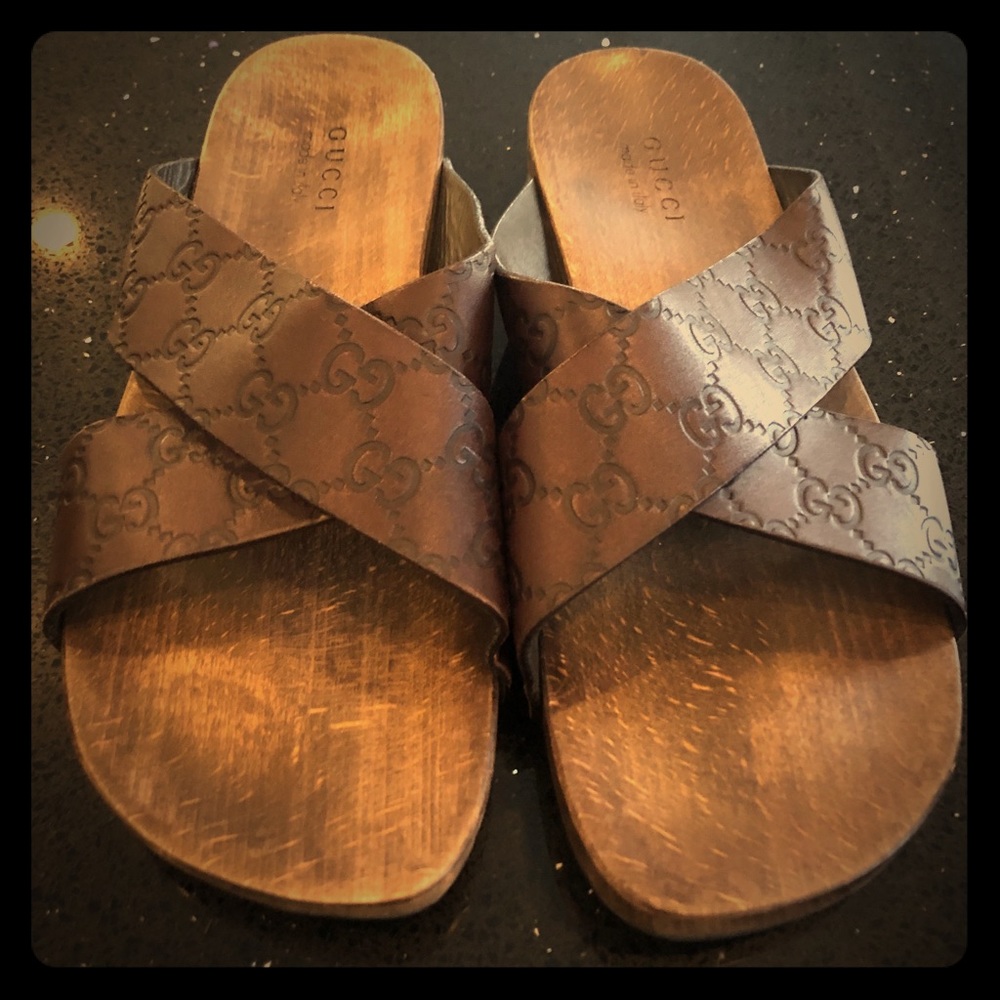 Men’s Gucci sandals in chocolate brown leather